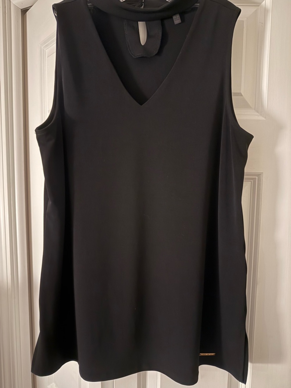 Nine West Black Sleeveless V-Neck Women's Top